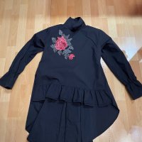 Черна блуза с рози , снимка 1 - Блузи с дълъг ръкав и пуловери - 42958758