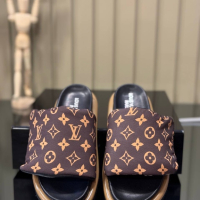Louis Vuitton дамски чехли , снимка 1 - Чехли - 44854104