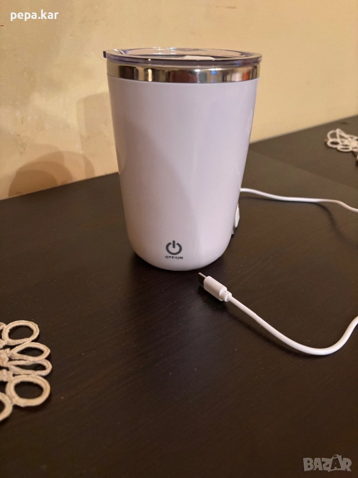 Саморазбъркваща се термочаша  с ubs захранване и капак , снимка 1