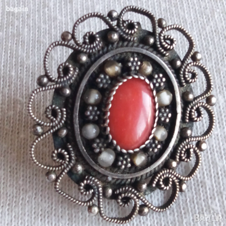 Уникална сребърен медальон-брошка с корали., снимка 1
