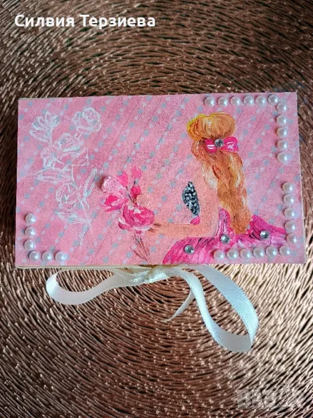 Подарък за абитуриентка - ръчно изработена дървена кутия , снимка 1