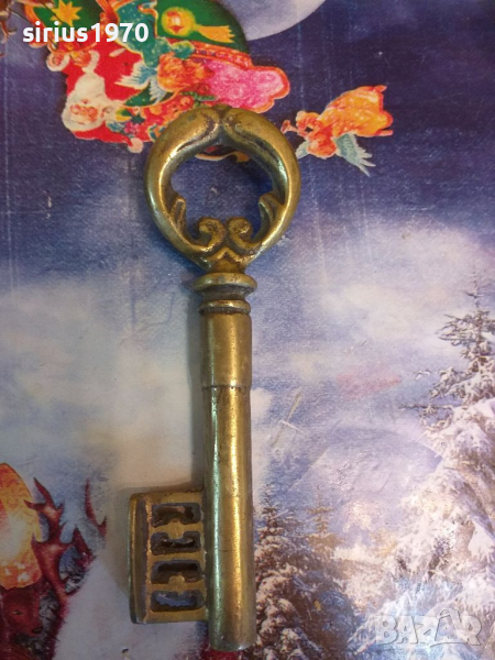 Голям стар бронзов ключ за декорация, снимка 1
