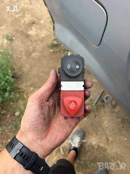 Бутони отключване и аварийни светлини Рено Меган/Сценик2004г, снимка 1