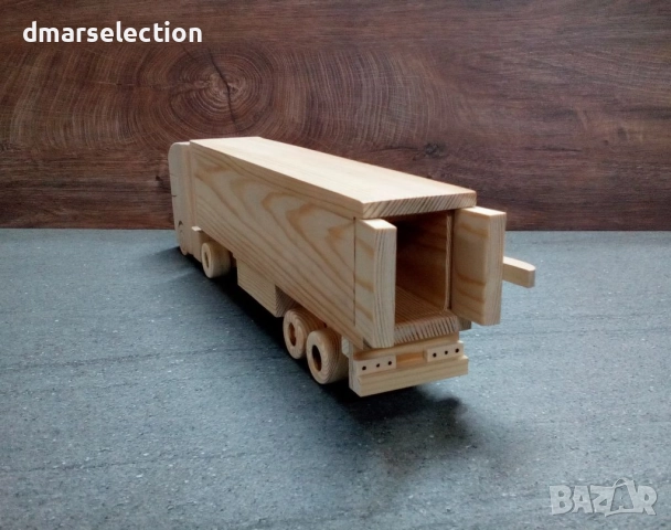 Декоративен дървен камион влекач с ремарке DMAR 316, снимка 3 - Колекции - 51895441