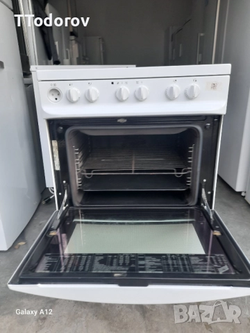 Готварска печка с керамичен плот Voss Electrolux, фурна с вентилатор , снимка 2 - Печки, фурни - 52447264