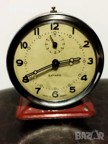 Стар механичен будилник, настолен часовник