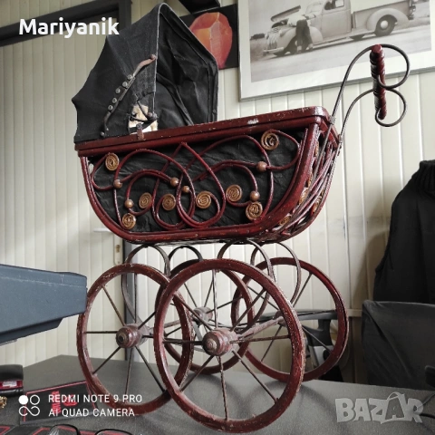 Много стара викторианска количка за кукли 