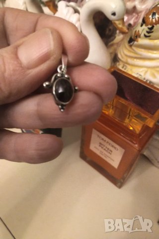 Сребърна висулка естествен рубин кабошон