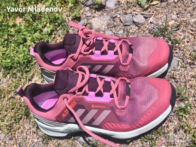Туристически маратонки adidas Gore Tex чисто нови 42 номер унисекс., снимка 2 - Спортни обувки - 50619783