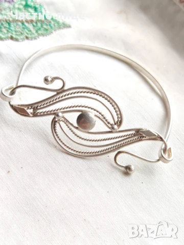 Оригинална Авторска Нежна Сребърна Дамска Гривна , снимка 3 - Гривни - 51296463