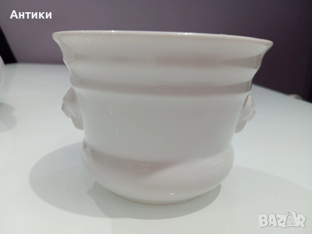 Порцеланова стара кашпа маркирана 