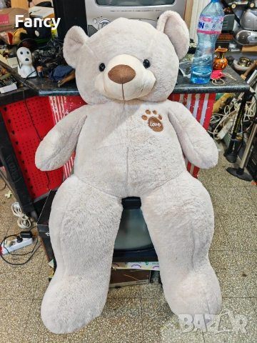 Голяма плюшена мечка