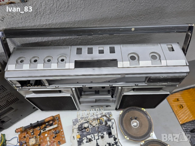 Радиокасетофон Hitachi trk 8210e на части, снимка 3 - Радиокасетофони, транзистори - 53499432