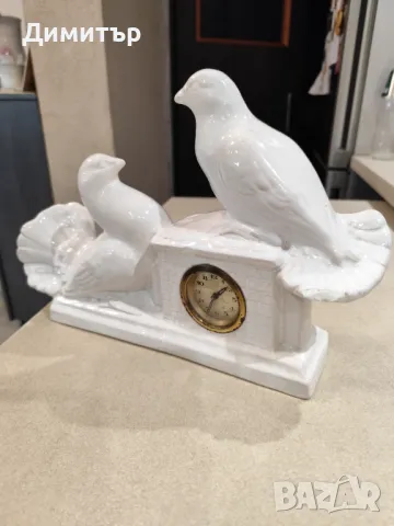 порцеланов часовник със гълъби