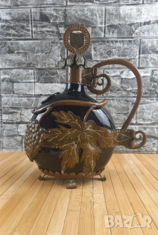 Стъклена бъклица с обков