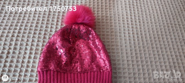 Коледни шапки с подарък клинче