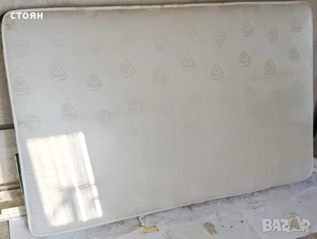 Продавам матрак 120/190см с фиксирана дървена подматрачна рамка, снимка 3 - Матраци - 51194687