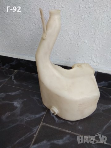 443955453B**NEU**AUDI**Audi 100 *1983-1992,Резервоар за миене на предно стъкло , снимка 4 - Части - 32297796