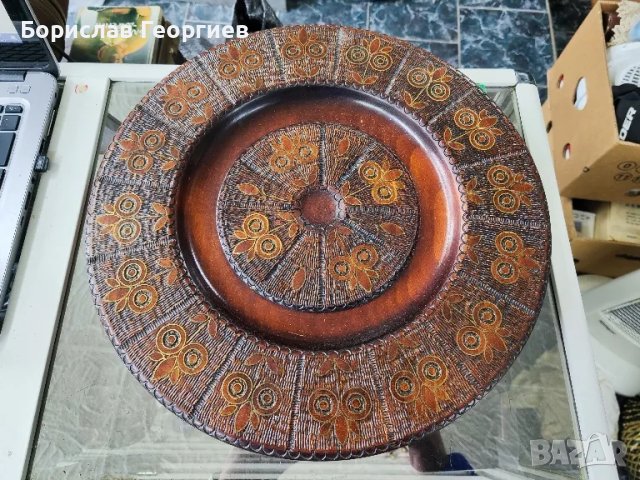 Голяма дървена чиния дърворезба 