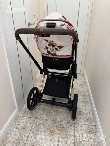  Бебешка количка Cybex Platinum E Priam 4 Rose Gold Spring Blossom Light, снимка 4 - Детски колички - 51809056