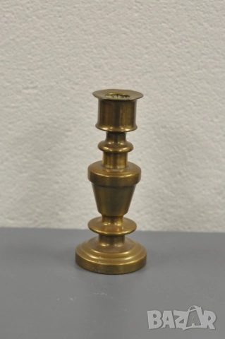 Стар месингов свещник