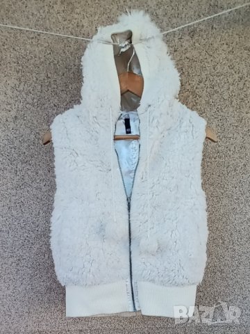 Бяло пухкаво елече с качулка., снимка 3 - Якета - 43516357