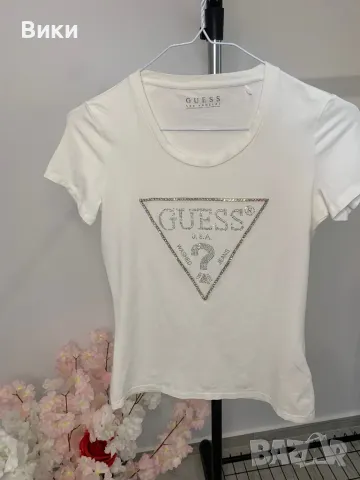 Оригинална тениска на Guess размер М, подходяща и за S, снимка 5 - Тениски - 50257674
