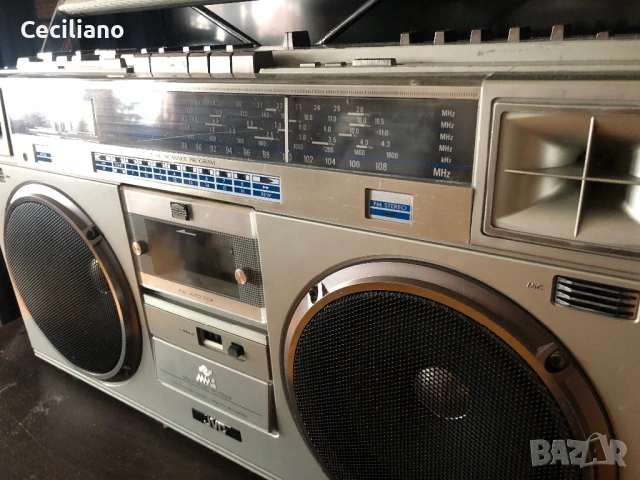 Радиокасетофон JVC M70L -истински Boombox Ghettoblaster !, снимка 4 - Радиокасетофони, транзистори - 53324096