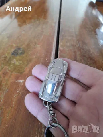 Стар ключодържател Enzo Ferrari, снимка 2 - Колекции - 48632376