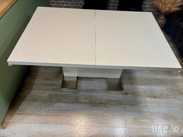 Подарявам спешно Модерна трапезна маса с бял гланцов плот
