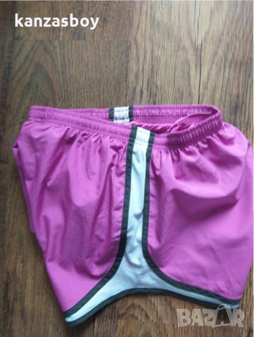 nike - страхотни дамски шорти КАТО НОВИ, снимка 5 - Спортни екипи - 33050154