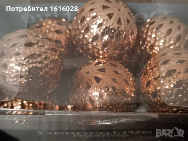 Нови LED гирлянди с красиви метални топки.