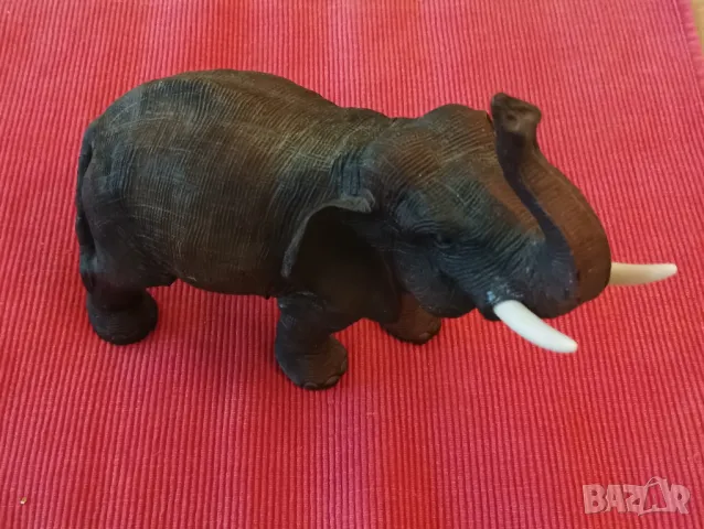 Статуетка азиатски слон. 