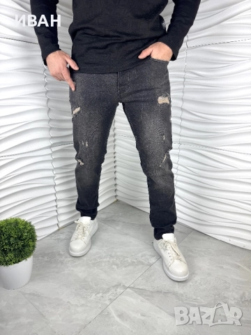 Мъжки дънки в черен цвят с накъсан ефект