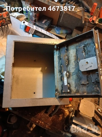 метална каса сейф, снимка 2 - Сейфове и каси - 53387291