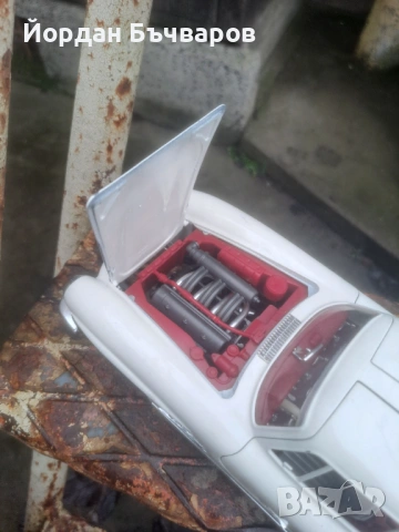 Метални  колекционерски Mercedes Banz 300SL Burago Italy 1:18 метален ретро модел, снимка 11 - Колекции - 53020517