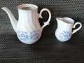 Български, порцеланов чайник и каничка "Китка"., снимка 1