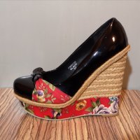 Нови обувки на платформа 37 номер лак черни червени, снимка 2 - Дамски елегантни обувки - 29021318