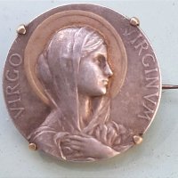 Сребърна брошка Дева Мария, снимка 2 - Антикварни и старинни предмети - 38475323