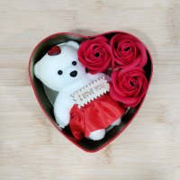 4407 Подаръчен комплект Мече с рози в кутия сърце, снимка 3 - Декорация за дома - 43981574