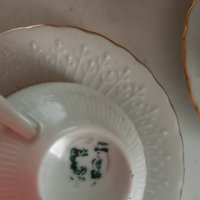 4 chashki i 4 chiniiki kachestven porcelan ot nrb, снимка 1 - Сервизи - 40386914