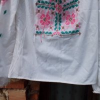 Стара бродирана дамска риза, снимка 3 - Антикварни и старинни предмети - 28705144
