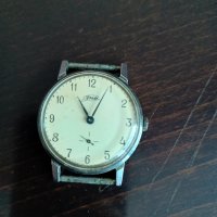 Стар руски часовник работещ механичен, снимка 1 - Антикварни и старинни предмети - 43391295