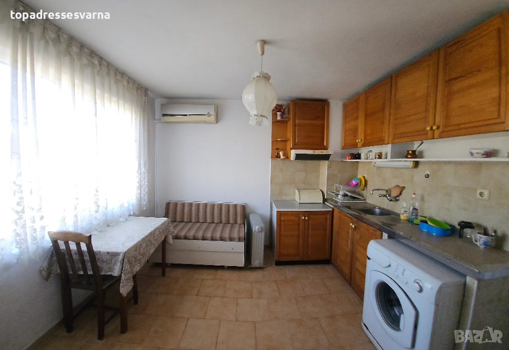 Просторен тристаен тухлен апартамент, снимка 1