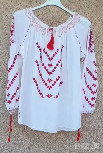 Оригинални кенарени блузи с бродерия блестящи лотори и мъниста, с битови народни мотиви., снимка 1