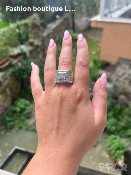 Голям квардратен сребърен пръстен с много блестящи камъчета ❤️, снимка 1