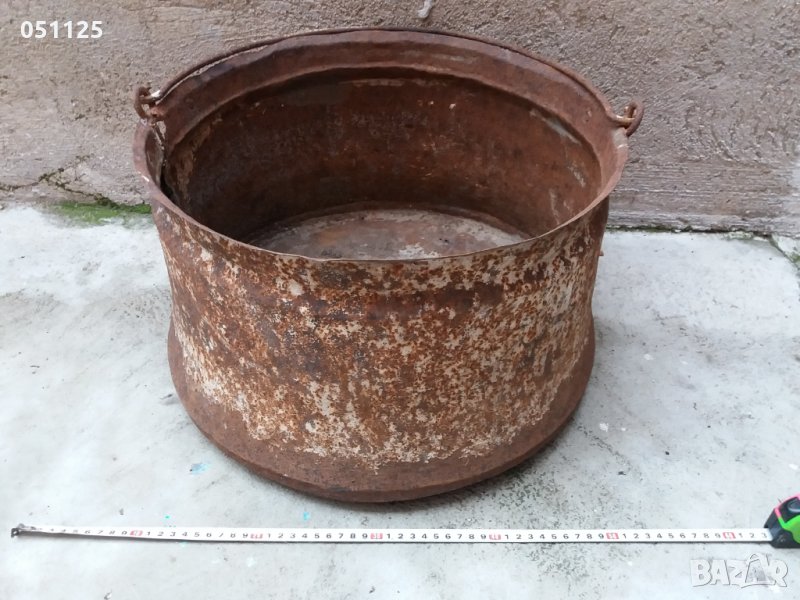 стар огромен кован казан, котел за декорация - възраждане!, снимка 1