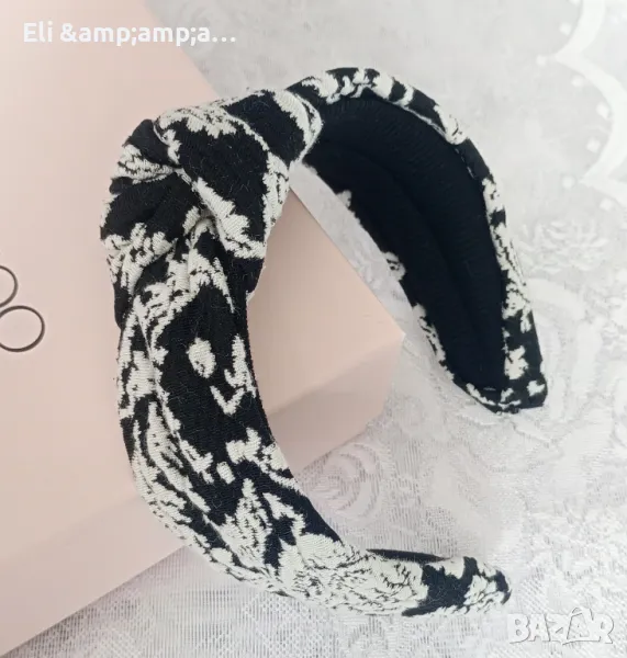 Черна обемна диадема с бели флорални мотиви , снимка 1