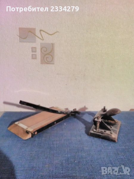 Стар перфоратор и резачка-гелотина за хартия,немски., снимка 1