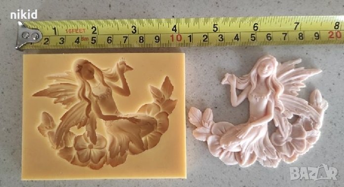 Момиче приклекнало на цветя  силиконов молд форма за декорация и украса торта фондан, снимка 1